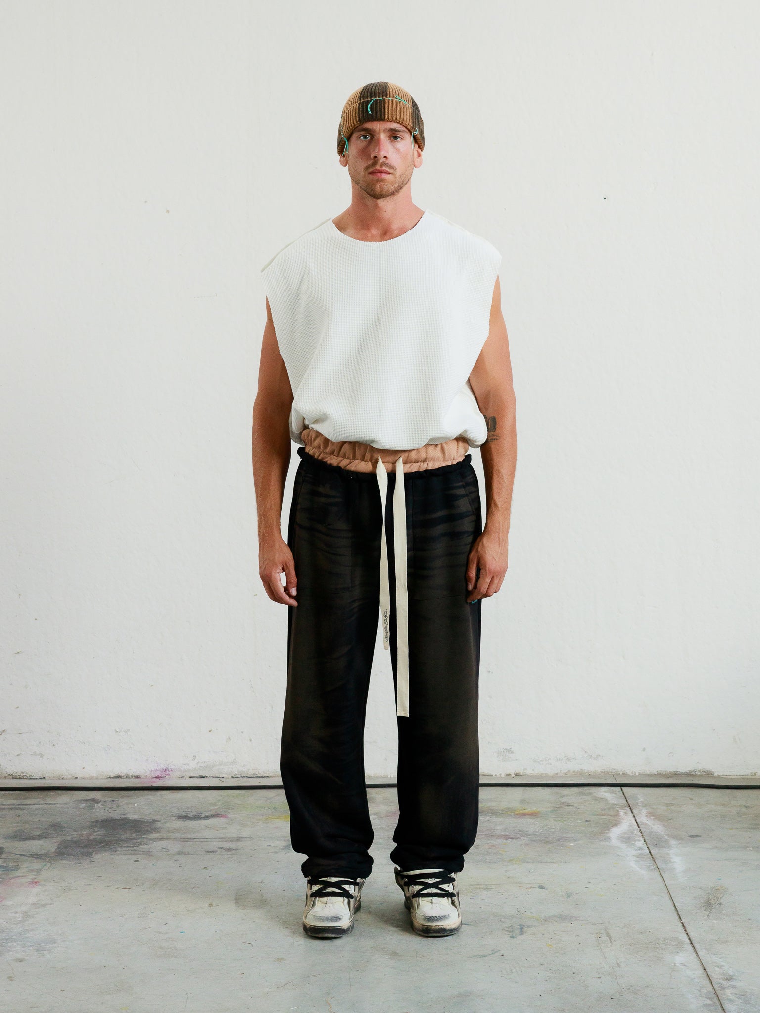 LUCKY - BLACK SWEATPANTS
